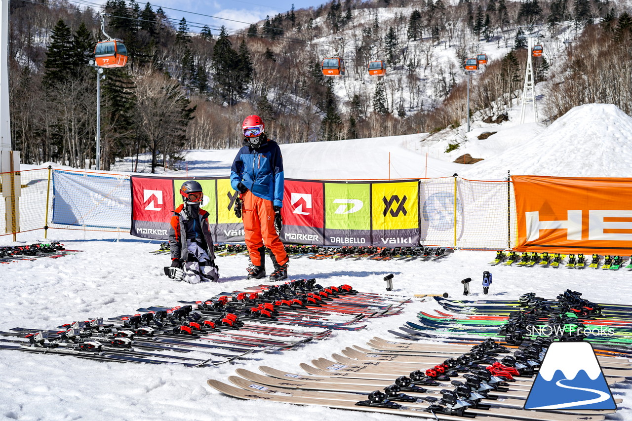 札幌国際スキー場 Mt.石井スポーツ ISHII SKI ACADEMY 校長・斉藤人之さんによる『斉藤塾』開講。本日のテーマは、「春雪！コブからスキーのたわみを楽しむ！！」(^^)v